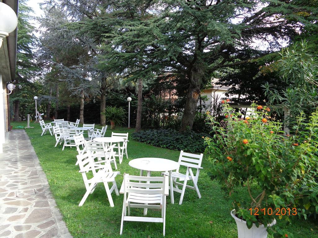 Park Hotel Castel San Pietro Terme Exterior photo